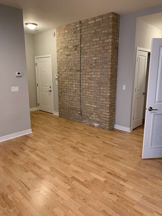 Photo - 6125 N Clark St Unit 104