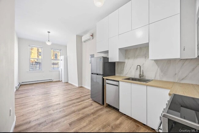 Building Photo - 18-79-20 Stanhope St Unit 1L