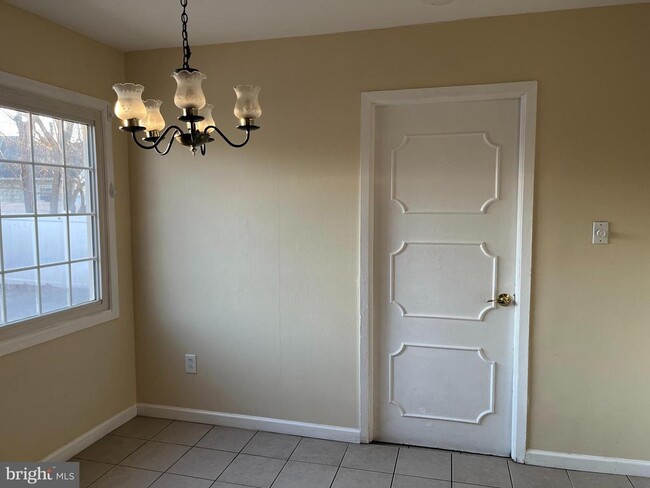 Photo - 42 Genesee Ln