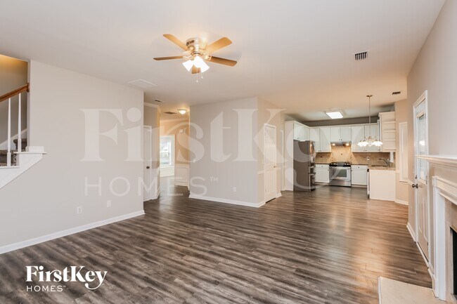 Photo - 620 Victoria Station Blvd NE