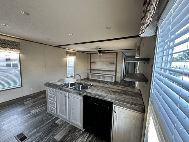 Photo - 3150 Plateau Dr