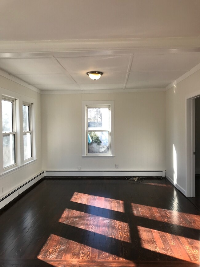 Building Photo - 218 Hartford St Unit 1