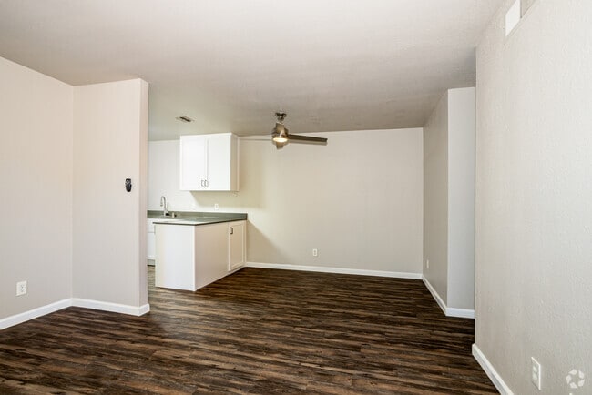 2BR, 2BA - 960SF