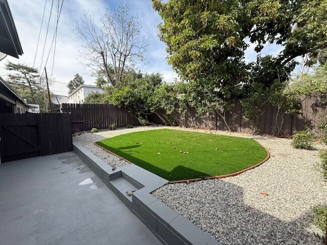 Photo - 2830 Montrose Ave Unit #B