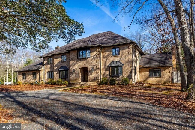 Photo - 1322 Commissioners Rd