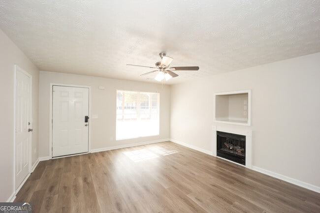 Photo - 1479 Steam Engine Way NE