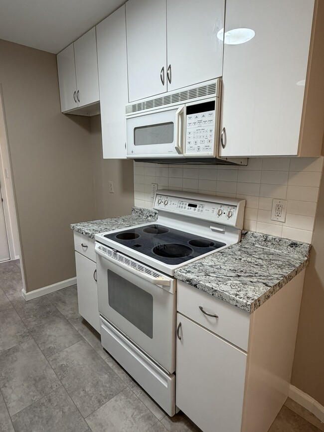 Photo - 84 Amberly Dr Unit J