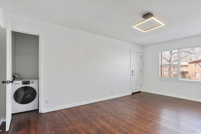 Photo - Roanoke Apartments