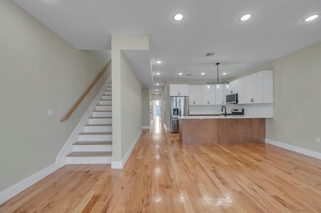 Building Photo - 275 Pearsall Ave Unit 2