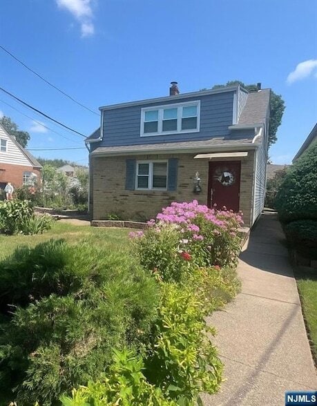 Building Photo - 52 La Salle Ave Rental