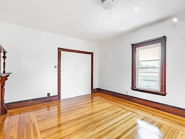 61-61 Glenwood Rd