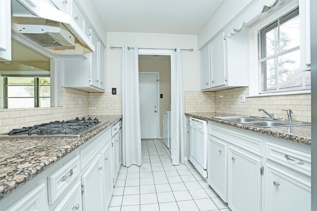 Photo - 2410 Chanay Ln