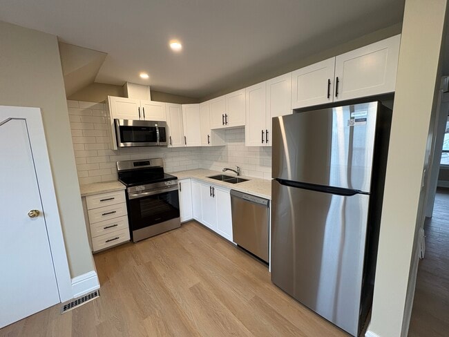 Photo - Fully Renovated 2 Bedroom Unit Unité 2