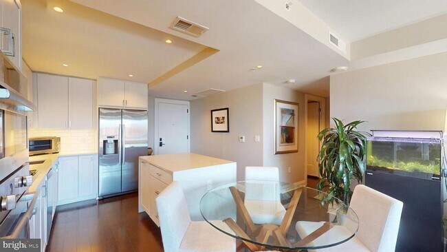 Photo - 925 N Fairfax St Unidad 804