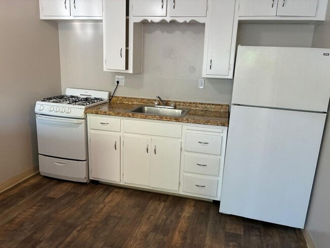 Photo - Parkwood Square Apartments