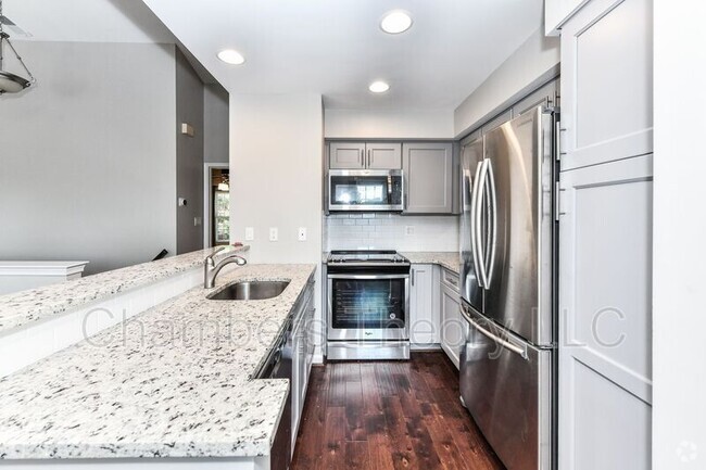 Building Photo - 2801 S Woodrow St Unit #F Rental