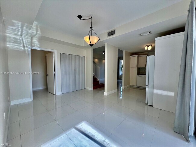 Photo - 3 br, 2.5 bath Condo - 8625 SW 152nd Ave A... Unidad Apt 240