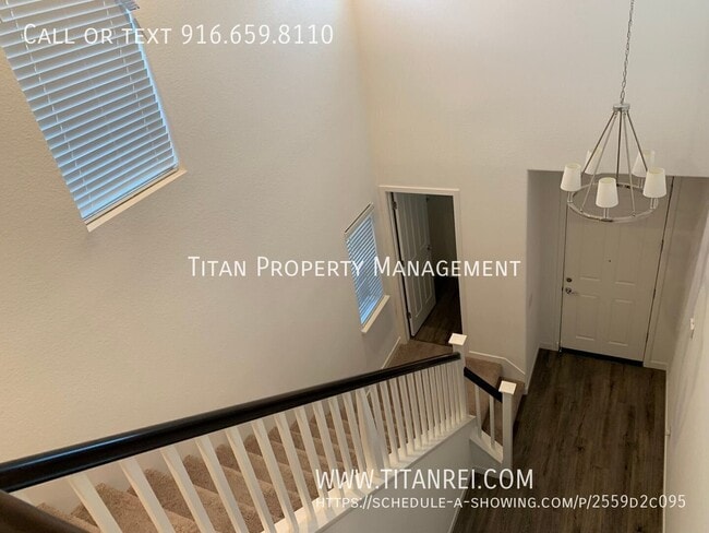 1033 Oakbriar Cir