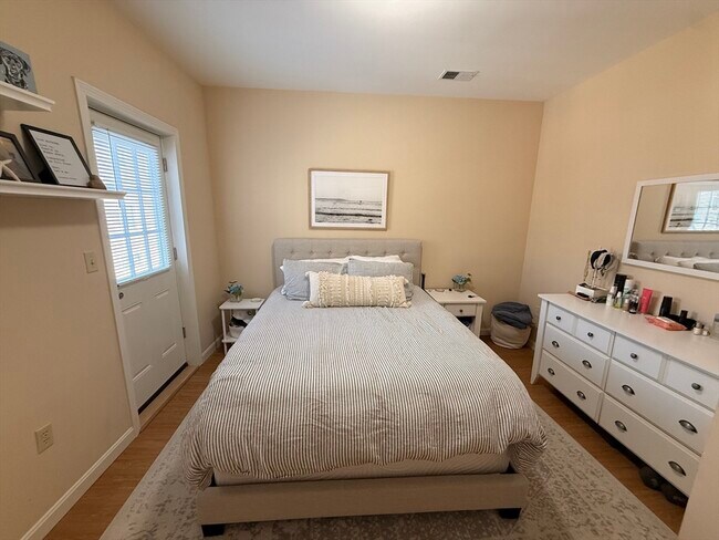 Photo - 506 E 8th St Unit 2