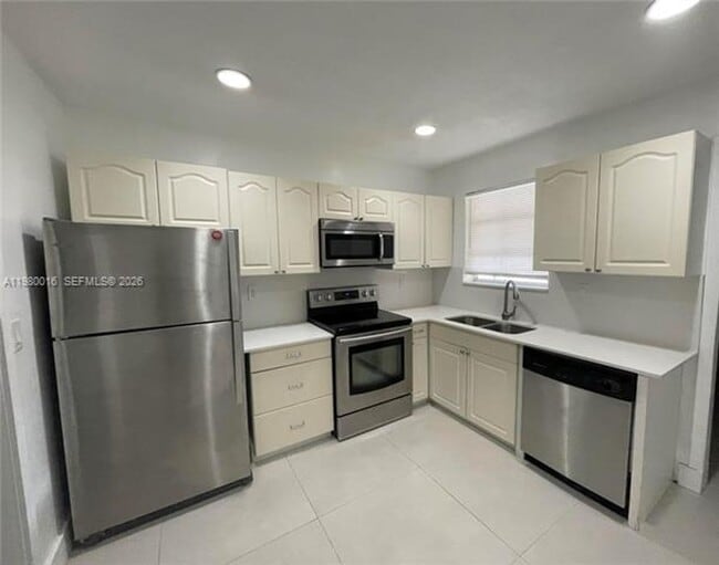 Photo - 930 Benevento Ave