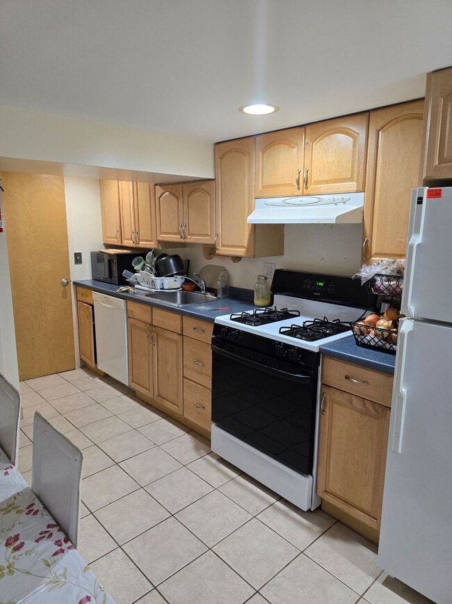 Building Photo - 284 Semton Blvd Unit Lower level Rental