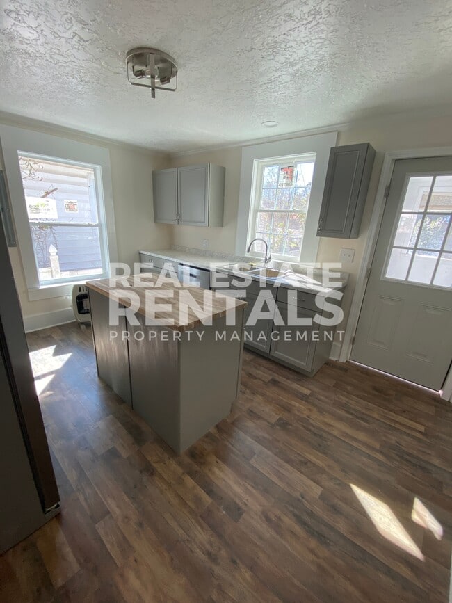 Photo - 502 5th Ave NW