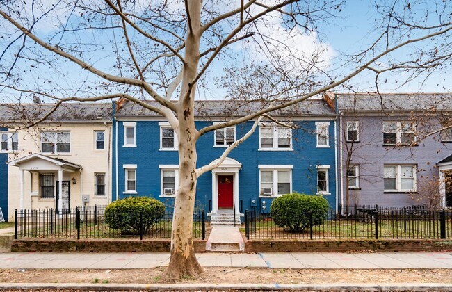 Photo - 1621 F St NE