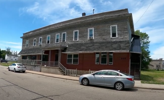 Building Photo - 205 N Maple St Rental