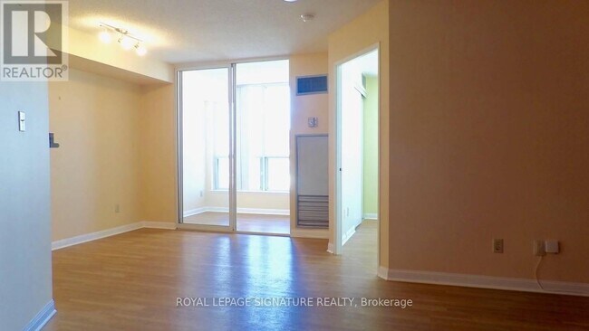 Photo - 24 Wellesley St W Unité 2206