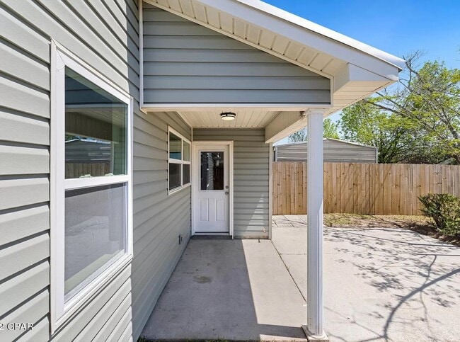 Photo - Beautifully Renovated 3B/2Bth Townhome