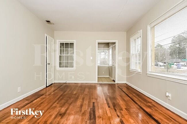 Photo - 1564 Columbia Dr