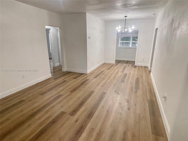 Photo - 124 NE 118th St