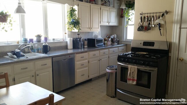 Building Photo - 97 W Quincy St Unit 1 Rental