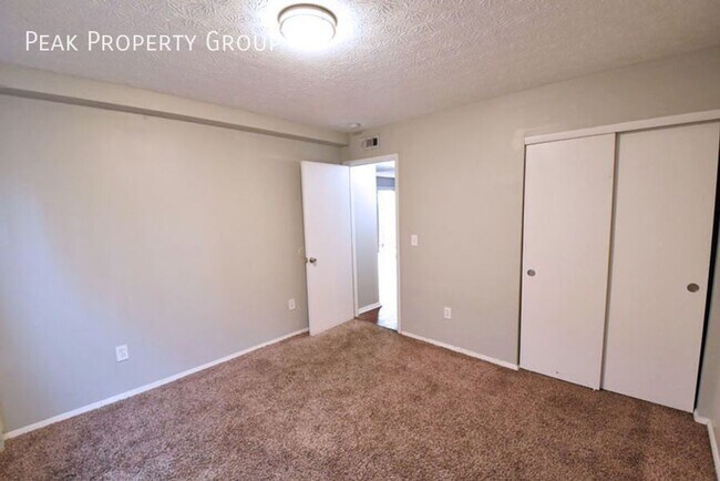 Photo - 1393-1395 Summit Street-2 Bedroom Unit 2 Bedroom