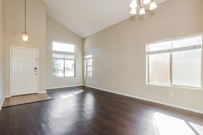 Photo - 960 N 168th Dr