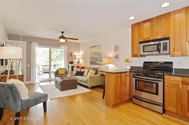 Photo - 2036 N Larrabee St