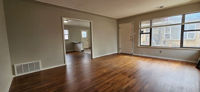 Photo - 1134-1138 N Akron St Unidad 1136 N Akron St