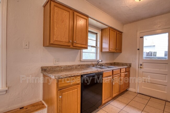 Photo - 3004 Somerset Pl