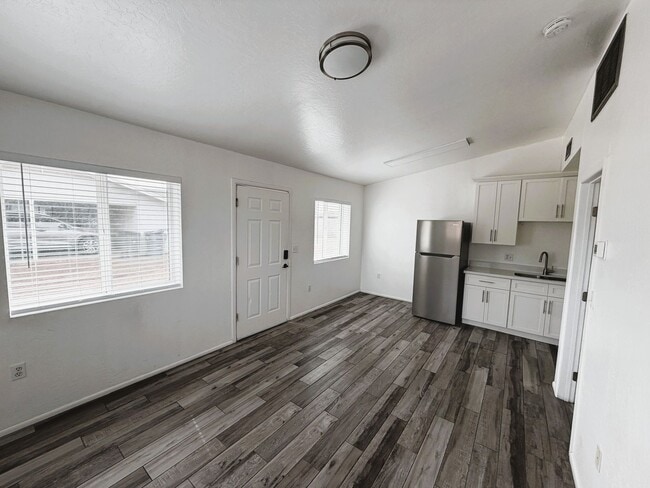 Photo - 1 month Free rent! Downtown Chandler 1 bed 1 bath!