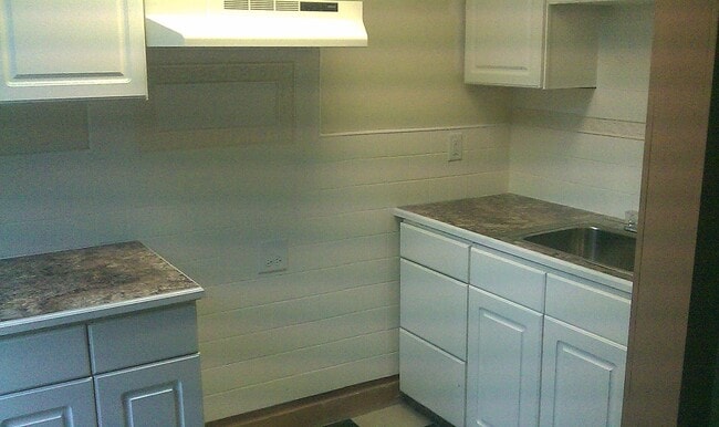 Building Photo - Large 2 Bedroom 1 Bath in MT Washington