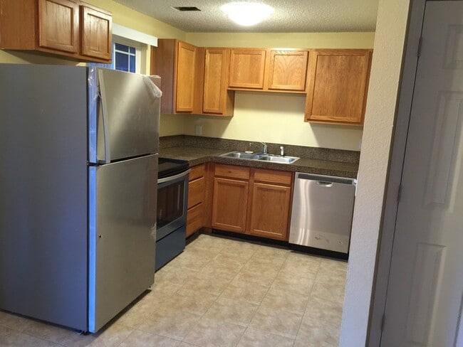 Photo - Completely remodeled 3 bedroom unit!! Pets...