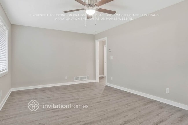 Photo - 327 Terrydale Dr SE