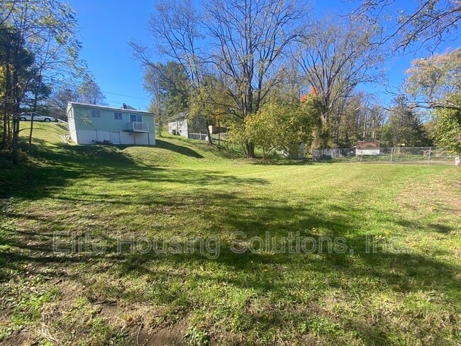Photo - 860 Church St