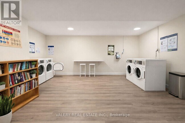 Photo - 107 Redpath Ave Unité 8