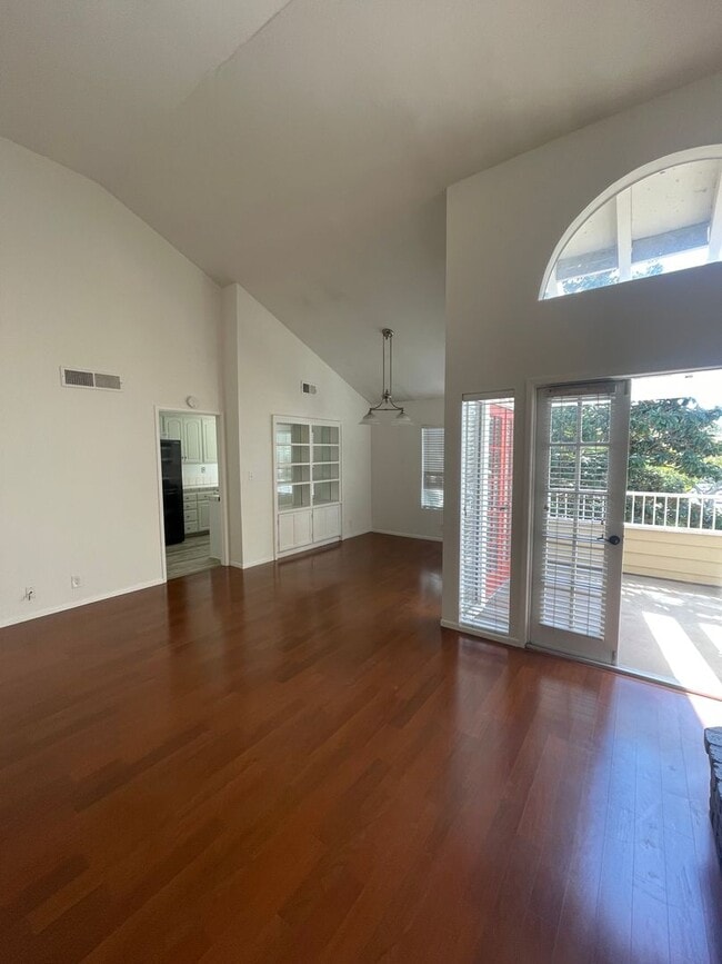 Photo - 2 Bed / 2 Bath in Clairemont