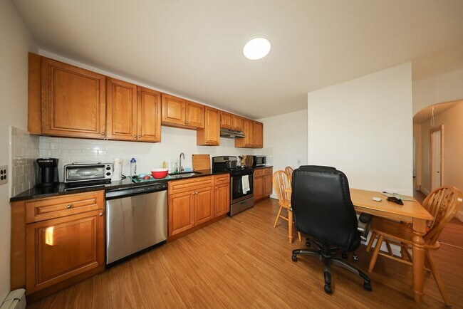 Building Photo - 17 Princeton St Unit 3 Rental
