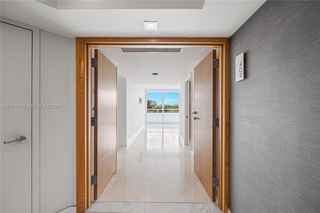 Photo - 400 South Pointe Dr Unit 409