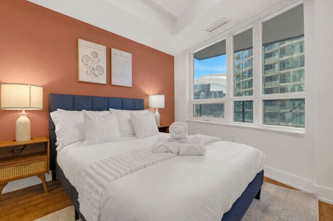 Photo - 20 Blue Jays Way Unit SI ID1403814P