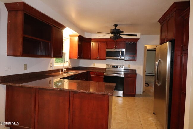 Photo - 8 Sweet Brier Dr