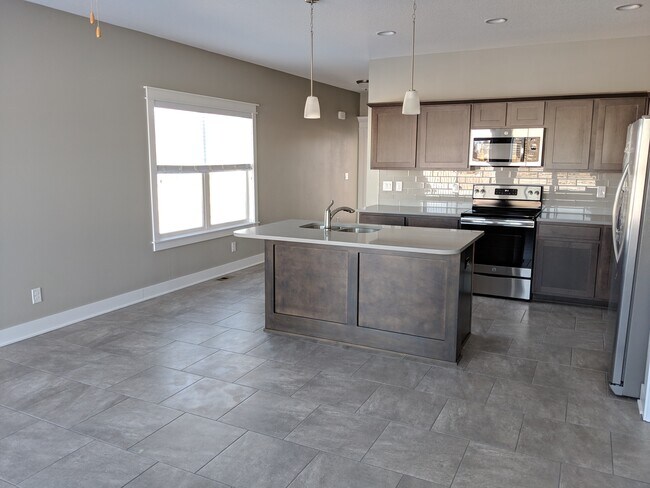 Photo - 803 Lawrence Ave